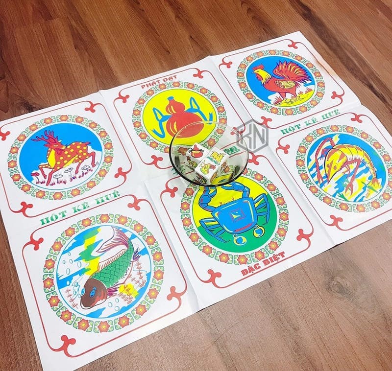 Ba viên xúc xắc là vật dụng quan trọng trong game