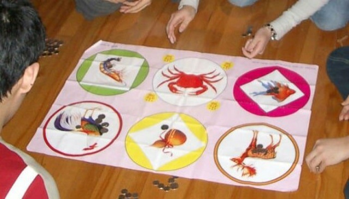 Quan sát và tìm ra thói quen xóc Bầu Cua là cách chơi Bầu Cua Tôm Cá bao trúng của cao thủ